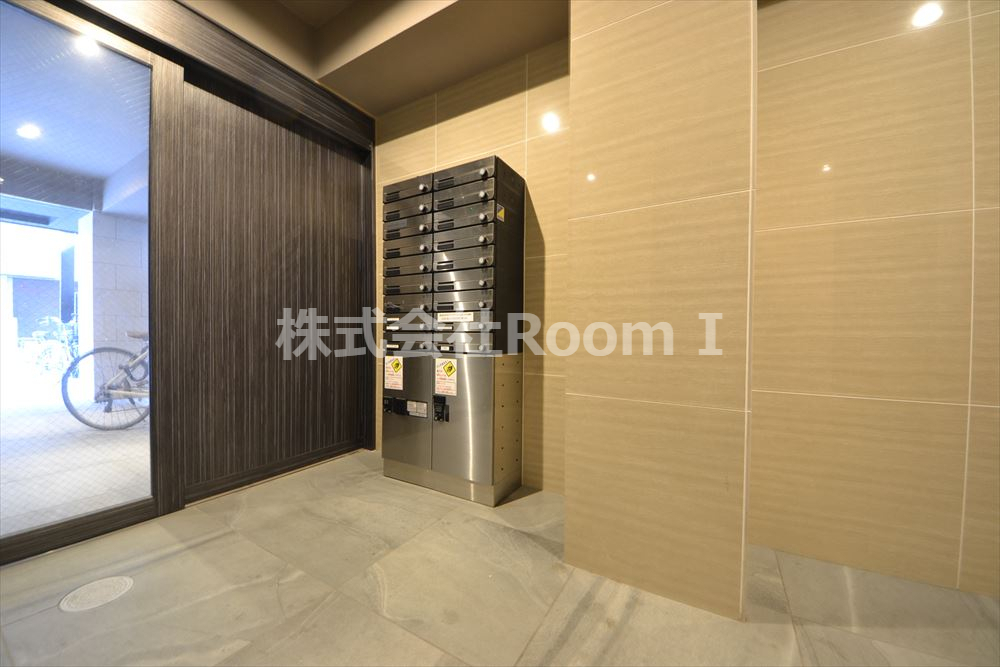 エントランス　落ち着いたエントランスです