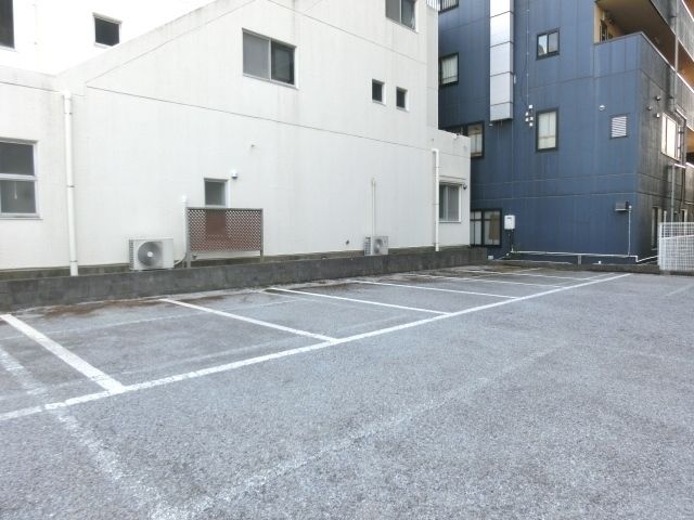 【佐倉市王子台のマンションの駐車場】