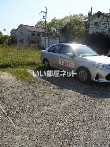 【加東市松沢のマンションの駐車場】