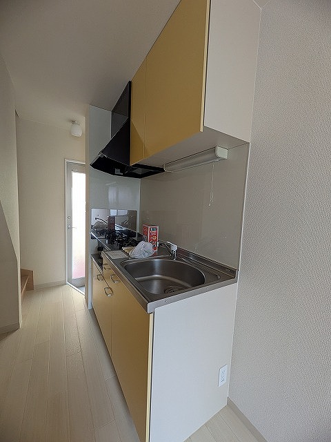 キッチン　同物件、別号室のものです。