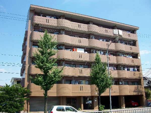 名古屋市中村区稲葉地本通のマンションの建物外観