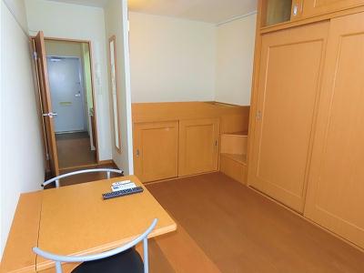 居室・リビング　家具家電が備え付けのお部屋です