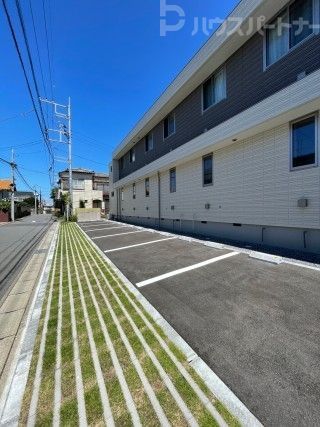 【柏市逆井のアパートの駐車場】