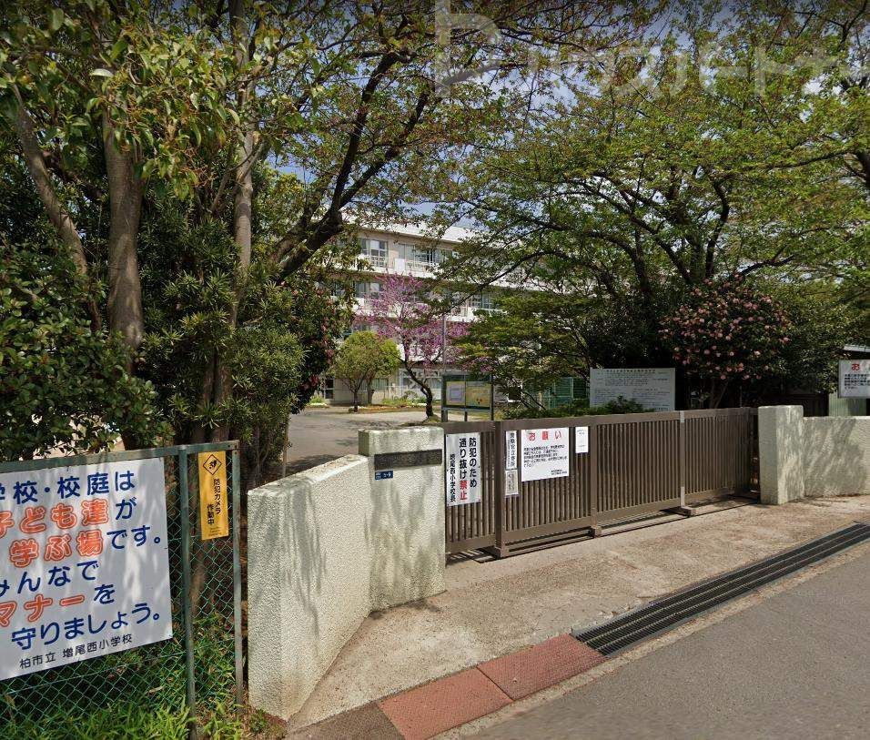 【柏市逆井のアパートの小学校】