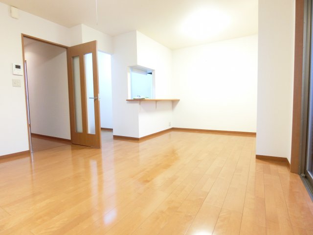 居室・リビング　同物件別部屋