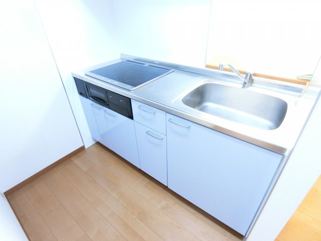 キッチン　同物件別部屋