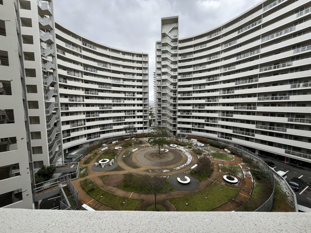 【福岡市東区香椎照葉のマンションの建物外観】