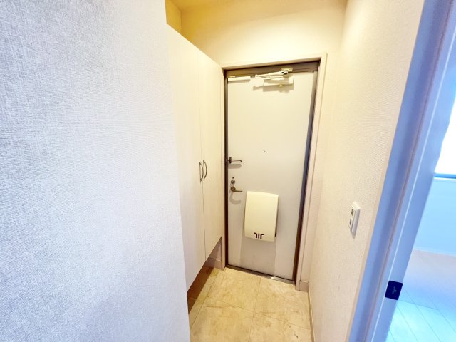 玄関　※別部屋参考写真