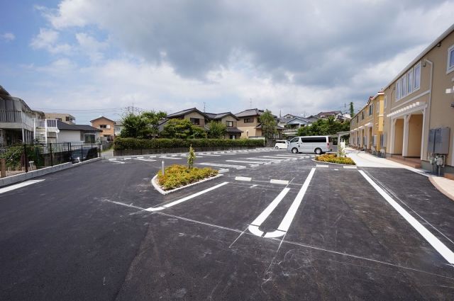 【中間市朝霧のアパートの駐車場】