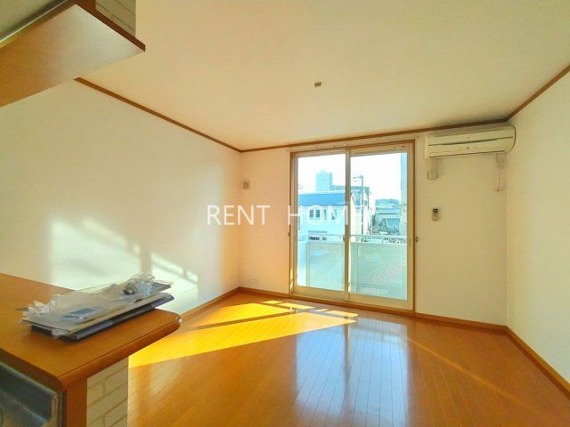 居室・リビング　明るいリビングです。