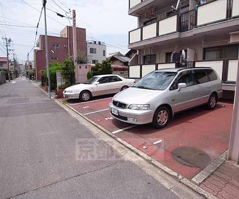 【パレプリエIIの駐車場】