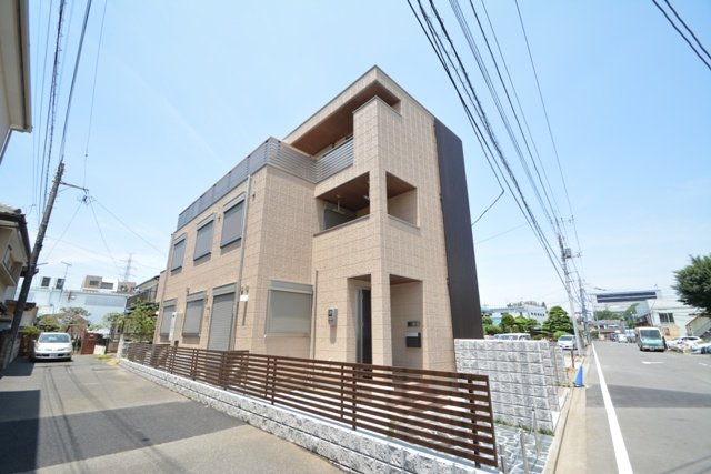 【マロン　レジデンスの建物外観】