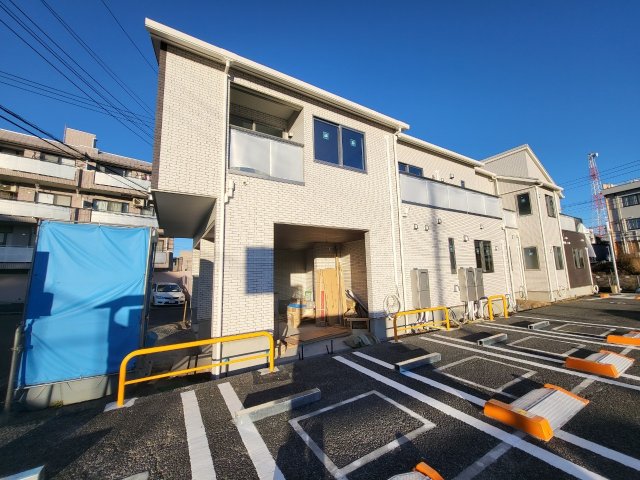 成田市囲護台のアパートの建物外観