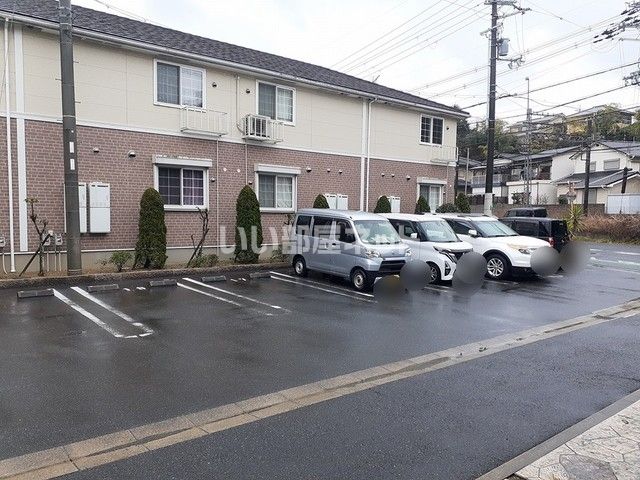 【河内長野市汐の宮町のアパートの駐車場】