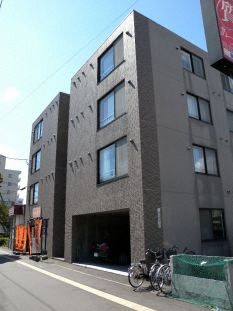 札幌市東区北三十六条東のマンションの建物外観