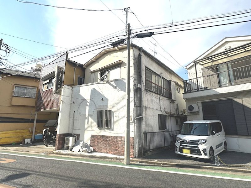 建物外観　江北駅徒歩１０分、バス通りに面す