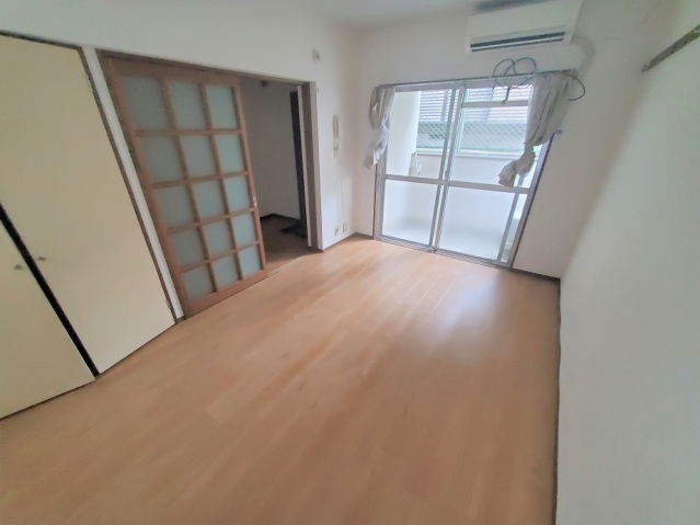 居室・リビング　※他号室の写真です