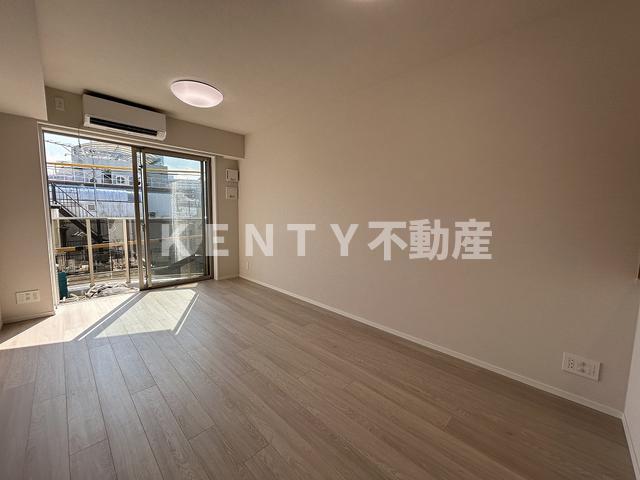 居室・リビング　こちらの居間で趣味の時間をお楽しみください