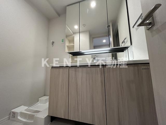 洗面設備　朝の支度にも助かる、独立の洗髪洗面化粧台