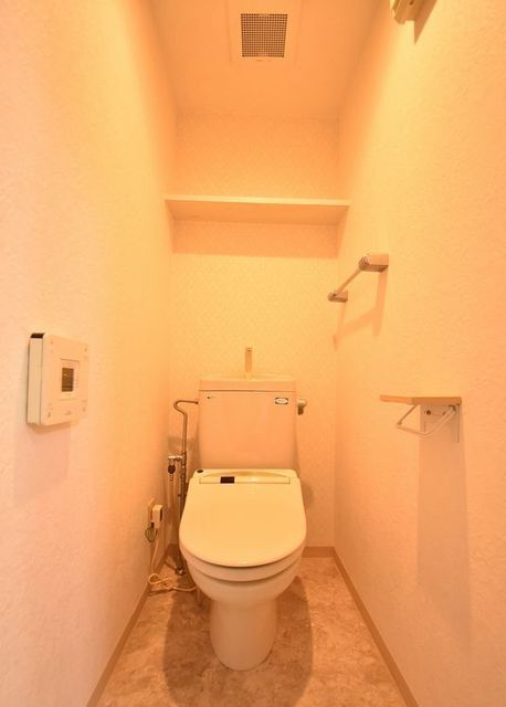 トイレ　温水洗浄便座