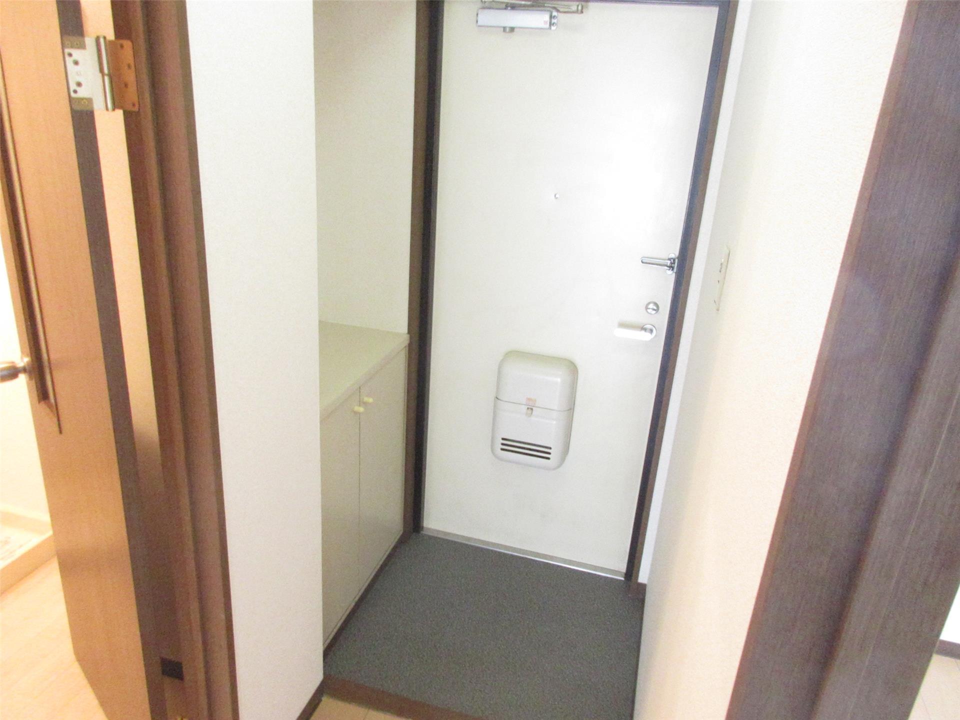 玄関　別部屋写真
