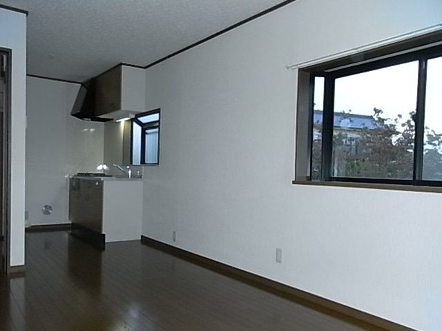 居室・リビング　★出窓が２つあります★