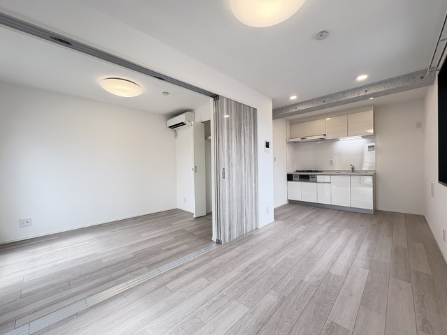 居室・リビング　★照明、エアコン２基完備の１ＬＤＫ★