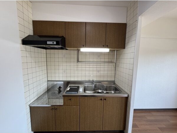 キッチン　写真は同タイプ部屋のものとなります。