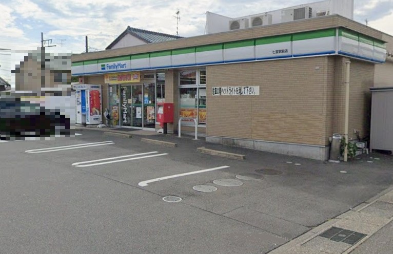 コンビニ　ファミリーマート 七宝駅前店（コンビニ）まで988m