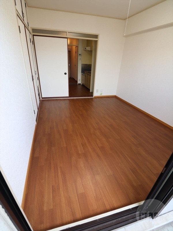 居室・リビング　６帖の洋室です