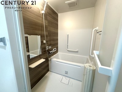 バス・シャワールーム　手すりもあり、安心してお風呂時間を過ごして頂けます。