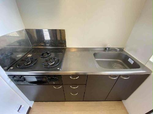 キッチン　設備・仕様は号室により異なる為、現況を優先致します。