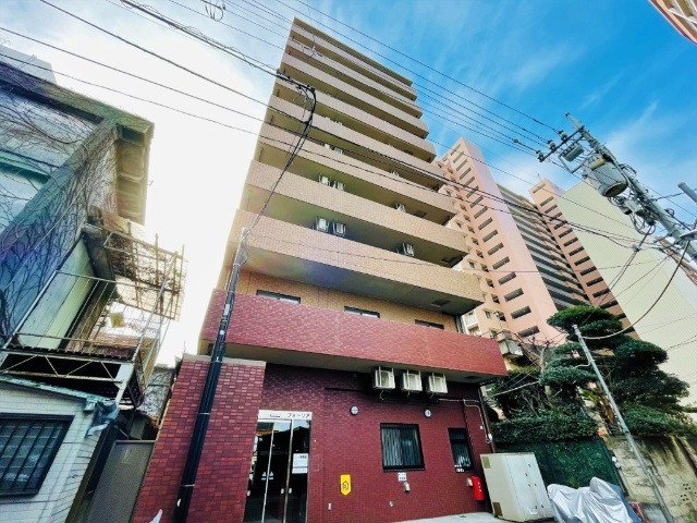 建物外観　大通り沿いのＲＣマンション、通勤通学に便利