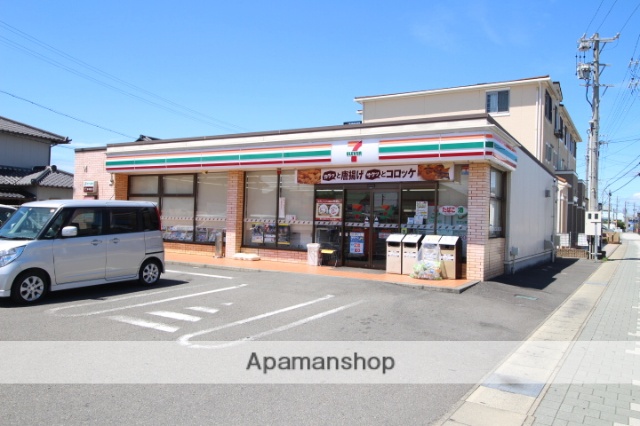 コンビニ　セブンイレブン（コンビニ）まで615m