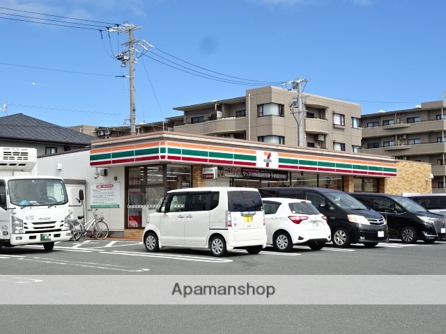 コンビニ　セブンイレブン（コンビニ）まで218m