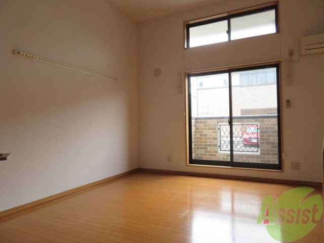 居室・リビング　１０帖もある広々リビングルームがこちらです。