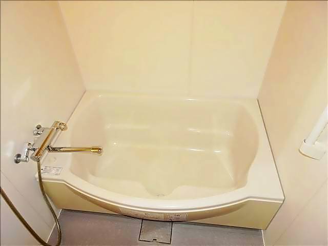 バス・シャワールーム　大きな浴槽