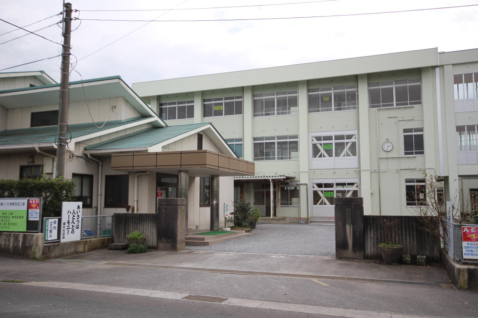 中学校　緑ヶ丘中学校（中学校）まで625m