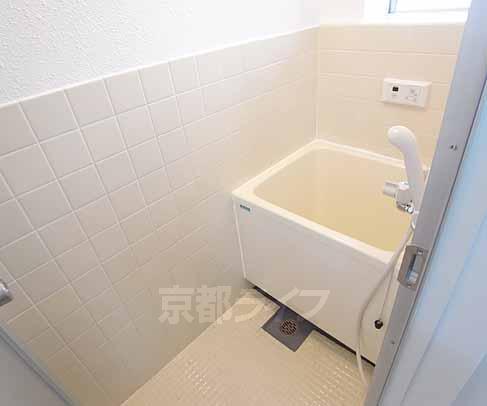 バス・シャワールーム　キレイな正方形のお風呂・