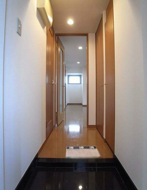 玄関　★《見学予約受け付け中》設備充実の賃貸マンションです。お気軽