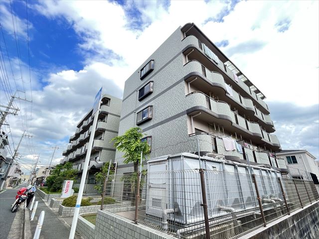 建物外観　■オートロック・防犯カメラ有り