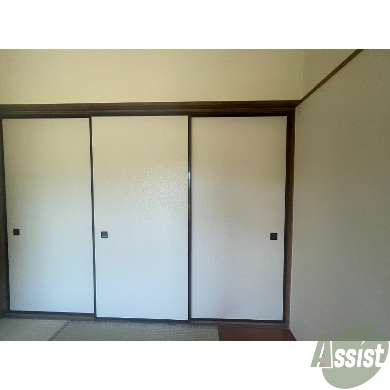 収納　収納はこちらのクローゼットをお使いください。