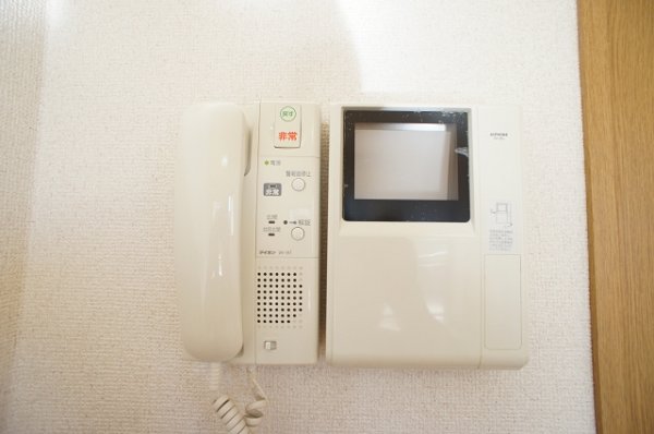 セキュリティ　室内モニターで来訪者を確認できるTVモニターホン付