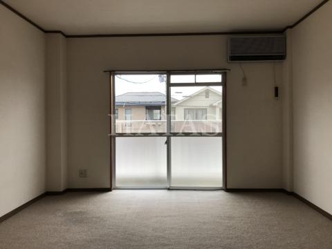 居室・リビング　同物件別部屋