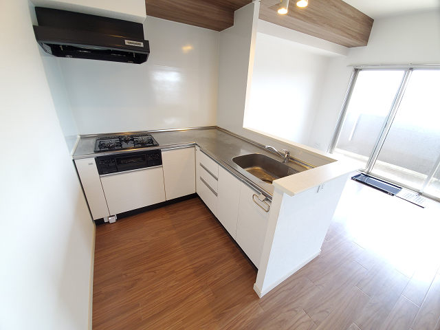 キッチン　※写真は同タイプの別の階のお部屋です。