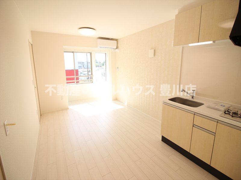 居室・リビング　写真は同型タイプ別物件