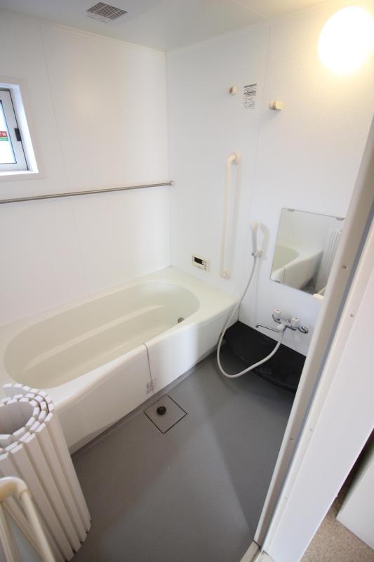 バス・シャワールーム　一坪タイプの追炊き機能付きお風呂