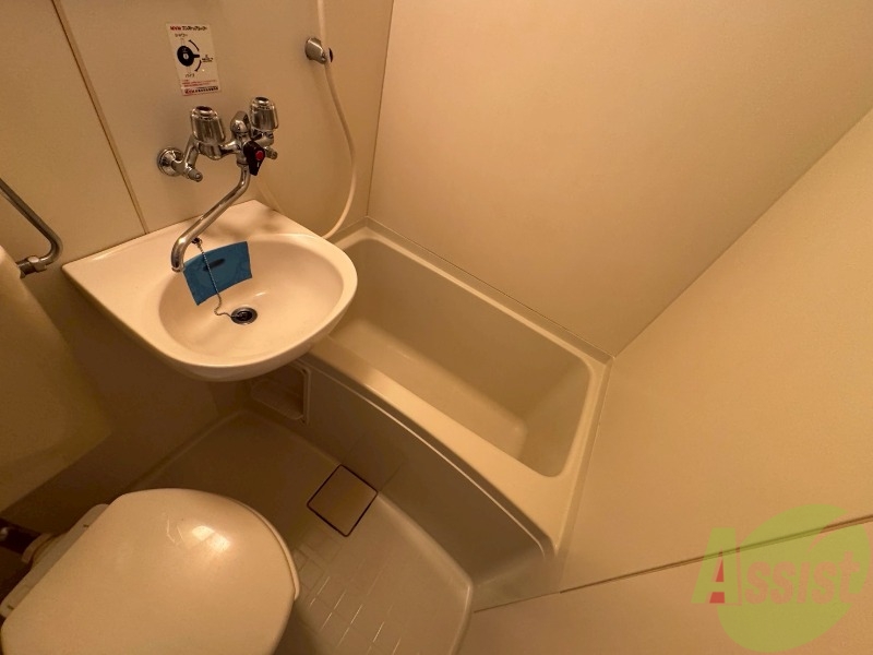 バス・シャワールーム　ユニットバスです。疲れを癒すのに欠かせませんね！