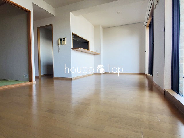 居室・リビング　テーブルやソファーなど設置可能