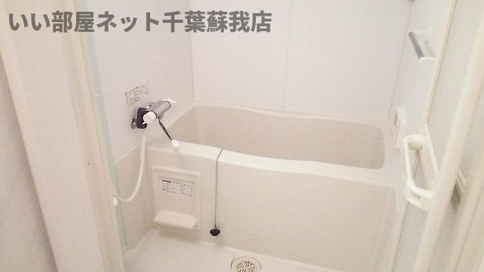 バス・シャワールーム　落ち着いた空間のお風呂です